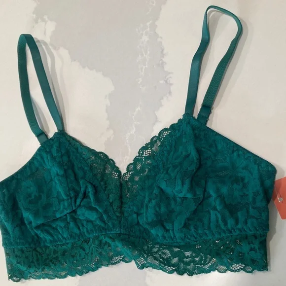 Emerald Lace Bralette and Thong Set - Picture 3 of 4